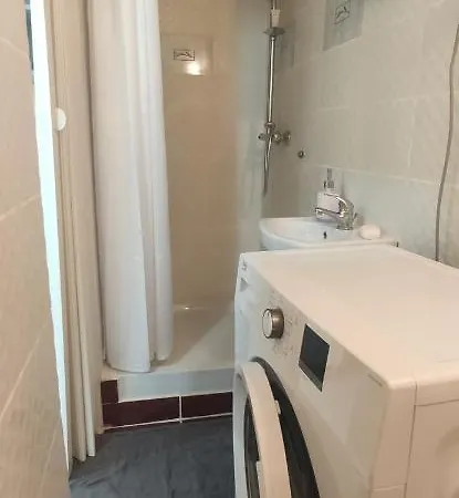 Simon Says Full Apartman In The Heart Of